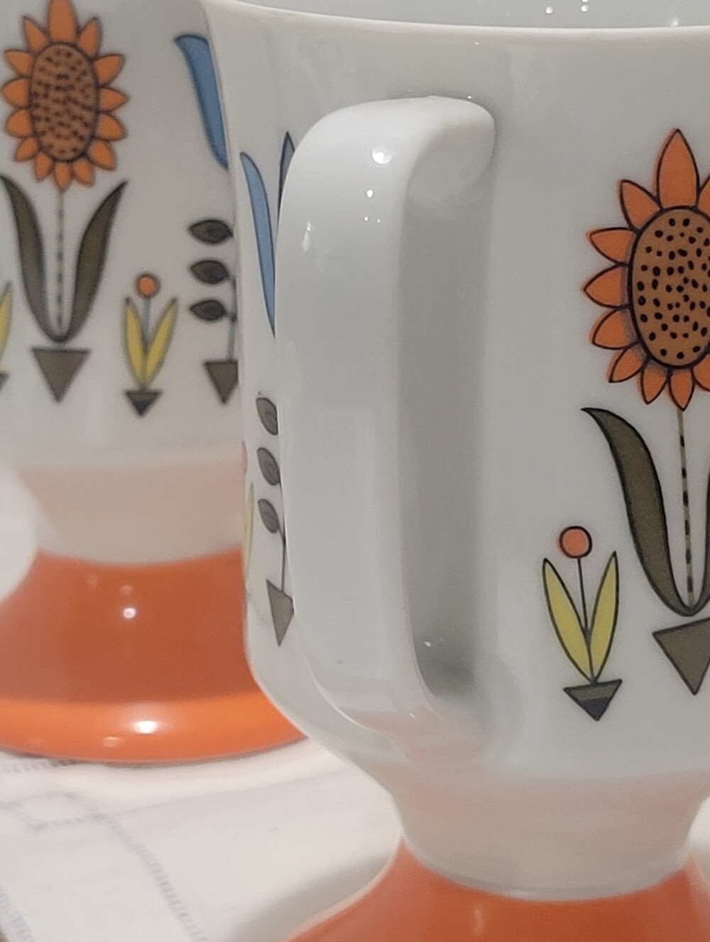 MCM Vibrant Retro Pedestal Footed  Coffee Mugs Set Of 4 Read - Picture 5 of 16